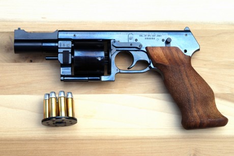 hola, vereis, hace varios año leí en una revista(en realidad no lo leí, ví una foto), una pistola, que 11