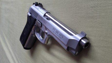 Vendo pistola Taurus pt-99 inoxidable en perfecto estado para hacer caja y por cupo. En f. Dos cargadores. 02