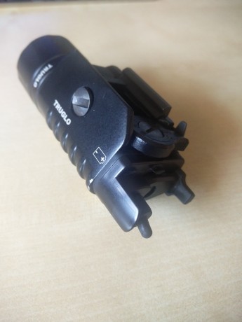 Modulo de laser y linterna marca truglo para carril weaver o picatinny, 6 meses de uso y ha dejado de 00