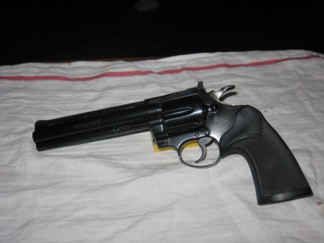 Vendo o cambio por  rifle de avancarga  o arma corta (cartucho metalico ) este pequeño Python en cal. 00