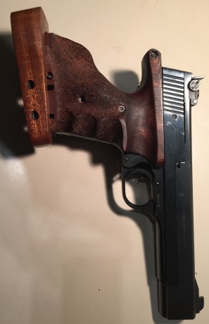 Vendo pistola S&W model 41 cal.22 en buen estado con dos cargadores, precio 325€ puesta en cualquier 00