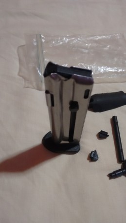 Pongo a la venta esta cargador de la walther p22 nuevo a estrenar y tres puntos de miras intercambiables 01