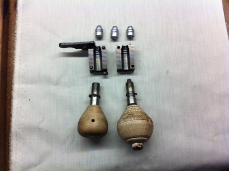 Vendo molde para el calibre 45, posibilidad de hacer varios gramajes y faldilla hueca.
45 € envio incluido 00