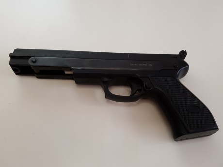 SE VENDE pistola de aire comprimido marca Gamo en calibre 4.5 mm, muy nueva casi sin uso. No utilizada 02