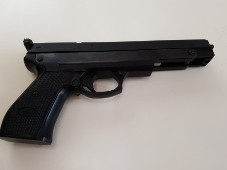 SE VENDE pistola de aire comprimido marca Gamo en calibre 4.5 mm, muy nueva casi sin uso. No utilizada 01