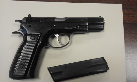 Un compañero vende su CZ 75 del 9 m/m PB., esta guiada en "A" a si que tiros no ha pegado muchos, 131