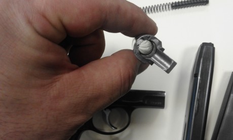 Un compañero vende su CZ 75 del 9 m/m PB., esta guiada en "A" a si que tiros no ha pegado muchos, 130