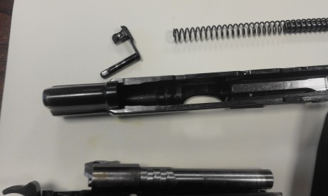 Un compañero vende su CZ 75 del 9 m/m PB., esta guiada en "A" a si que tiros no ha pegado muchos, 140