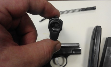 Un compañero vende su CZ 75 del 9 m/m PB., esta guiada en "A" a si que tiros no ha pegado muchos, 151