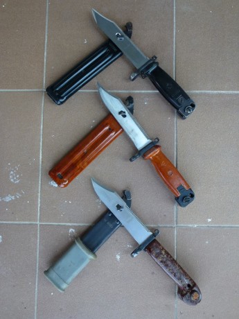 Buenas.Pongo en venta tres bayonetas de Ak:
-AKM Type II adoptada en la extinta Yugoslavia en 1972 para 01