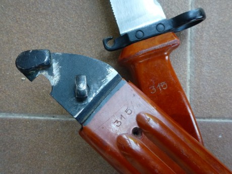 Buenas.Pongo en venta tres bayonetas de Ak:
-AKM Type II adoptada en la extinta Yugoslavia en 1972 para 22