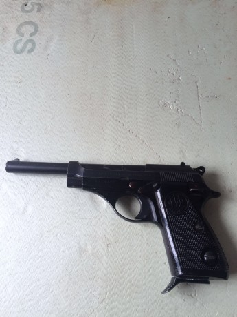 se vende esta pistola es una beretta del 22lr  en 300€ el telefono de contacto es el 630134517 su dueño 00