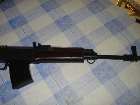 hola ,un amigo mio vende este fusil de asalto checoslovaco vz-54.inutilizado,para pasar al libro de coleccionista,por 01