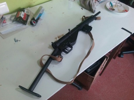Se vende replica de airsoft, de la Sten britanica MKII, usada durante la segunda guerra mundial.
Esta 00