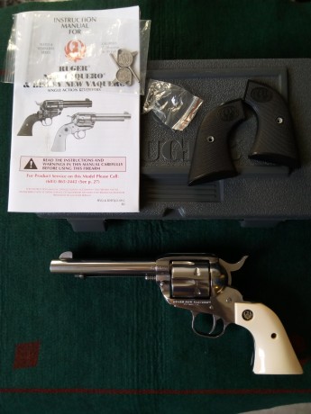"VENDIDO" revólver Ruger New Vaquero Gloss inox. cl.357/38. 5 1/2", con dos juegos de cachas 02
