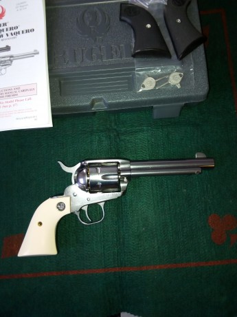 "VENDIDO" revólver Ruger New Vaquero Gloss inox. cl.357/38. 5 1/2", con dos juegos de cachas 21