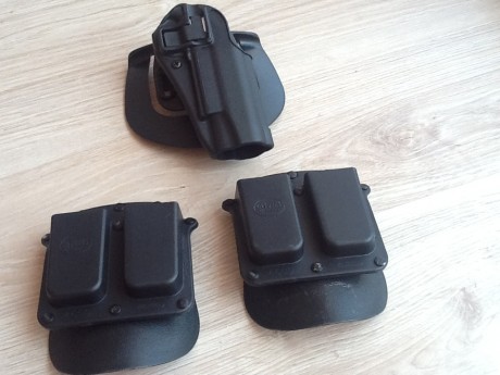 Pues se ponen en venta diversos accesorios para pistolas 1911 y sus clones siendo lo siguiente:
-- Cachas 00