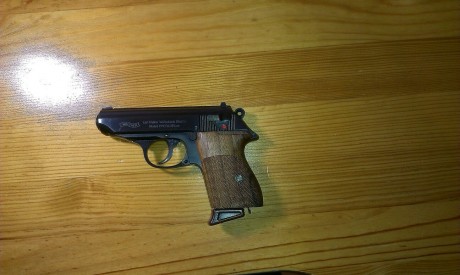 Hola. Se vende Walther PPK  32 ACP  (7.65), en uso  y en Libro de coleccionista.  Impecable, 4 cargadores, 30