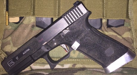  mi querida Glock 17 completamente customizada
-Cuerpo lijado y pulido para reducirlo a mano media-pequeña
-Ahuecado 32