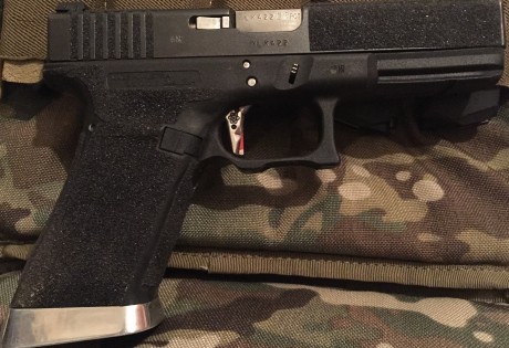  mi querida Glock 17 completamente customizada
-Cuerpo lijado y pulido para reducirlo a mano media-pequeña
-Ahuecado 30