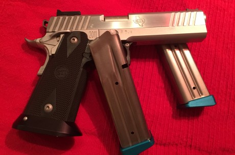 Vendo STI EDGE calibre 40 sw
Estado impecable, no tiene más de 300 tiros, la vendo por no usar , para 00