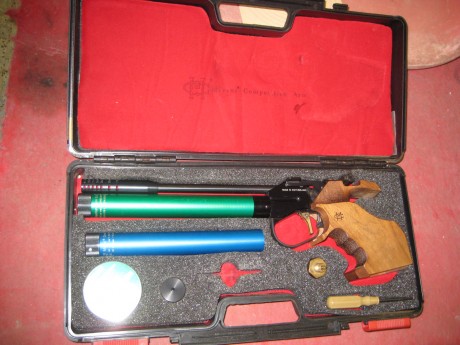 Hola, un compañero del Tiro, vende esta pistola Morini, CM 162 MI, con pocos tiros..., empuñadura talla 02