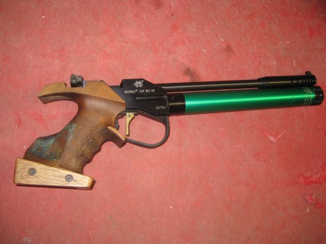Hola, un compañero del Tiro, vende esta pistola Morini, CM 162 MI, con pocos tiros..., empuñadura talla 00