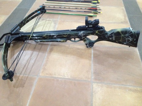 Ballesta Barnett Revolution 150 lbs buen estado con accesorios 
Para cambiar la cuerda tu mismo, poleas 01