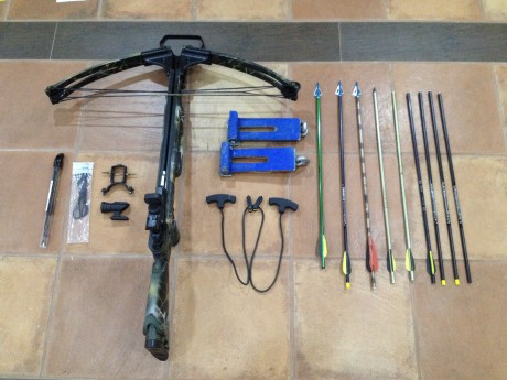 Ballesta Barnett Revolution 150 lbs buen estado con accesorios 
Para cambiar la cuerda tu mismo, poleas 00
