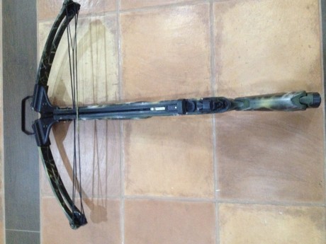 Ballesta Barnett Revolution 150 lbs buen estado con accesorios 
Para cambiar la cuerda tu mismo, poleas 110