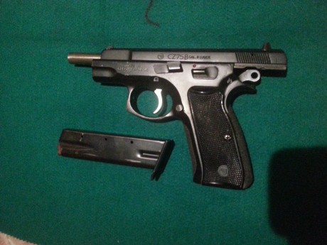 Hola, vendo CZ 75B, guiada en "F" con 1 cargador de 16 cartuchos, esta un poco rozada de la 01