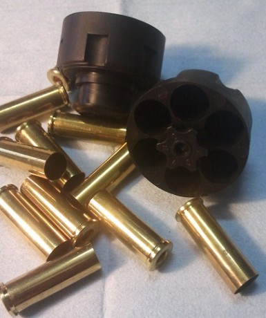 Hola, vendo estos 2 Cargadores para revolver marca Safariland. de 6 tiros calibre .38 Sp. y .357 Mag., 02
