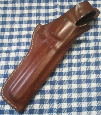 Hola, vendo esta funda para revolver de 6" marca Eduard Kettner, la funda ha sido usada pero se encuentra 02