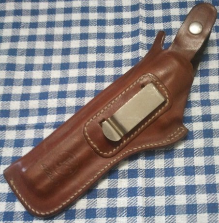 Hola, vendo esta funda para revolver de 6" marca Eduard Kettner, la funda ha sido usada pero se encuentra 01