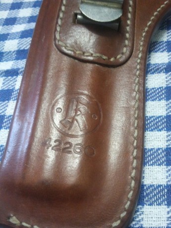 Hola, vendo esta funda para revolver de 6" marca Eduard Kettner, la funda ha sido usada pero se encuentra 00