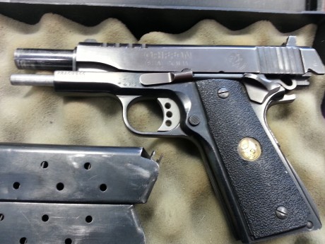Pongo a la venta pistola calibre .45 ACP tamaño Commander (4,25" longitud de cañón), fabricada en 00