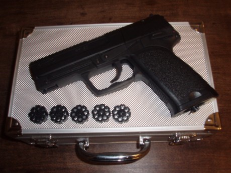 Buenas.....

Una para cada mano.

Una Gamo PT90,buena pistola para quien quiera practicar tiro rápido, 01