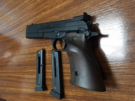 Vendo pistola Beretta 89 Standard, semi-nueva (no disparó más de 100 balas). calibre 22 . Tiro deportivo. 00