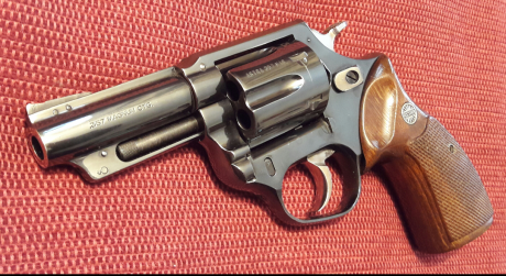   Hola compis, como no se puede tener todo y nadie ha querido comprar mi excelente HK USP compact inox 10