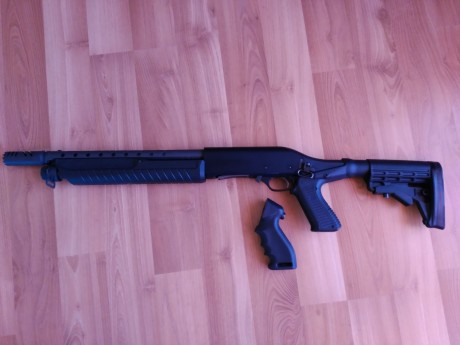 Se vende esta estupenda escopeta de corredera,  en perfecto estado funcional y estético, además del pistolete 02