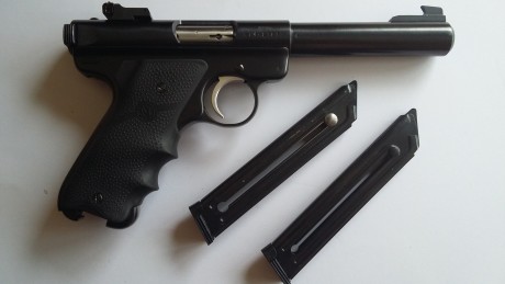 Vendo pistola Ruger MK II. 
 Arma de contrastada calidad para la iniciación en el tiro deportivo. Gran 01