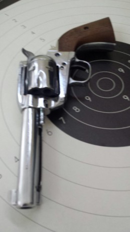 Un compañero me ha pedido que le ponga a la venta este precioso revólver Virginian Dragoon 357 magnum 00