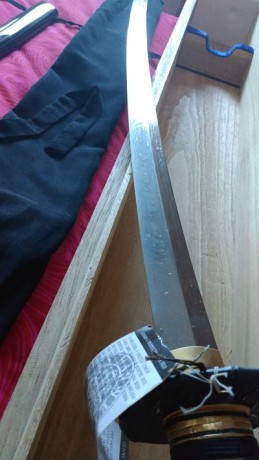 Buenos dias,

pese al disgusto que me produce, pongo a la venta esta katana comprada en oriental weapon 22