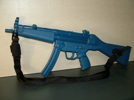 VENDIDO _ subfusil entrenamiento marca BLUEGUNS modelo MP5. 
Usado en buen estado conservación.
Esto no 02