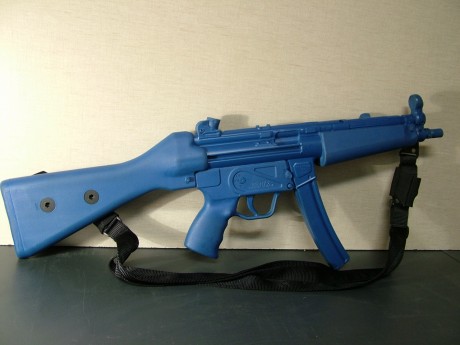 VENDIDO _ subfusil entrenamiento marca BLUEGUNS modelo MP5. 
Usado en buen estado conservación.
Esto no 01