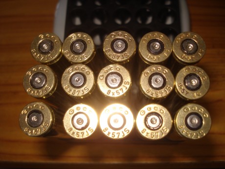 Vendo 101 vainas del calibre 8X57JS marca Geco con 1 tiro, pasadas por tumbler y en bolsa zip, 32 euros 01