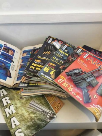 Hola vendo mi colección de revistas Armas de la editorial Hobby Press. Tengo 3 tomos con tapas, que contienen 02