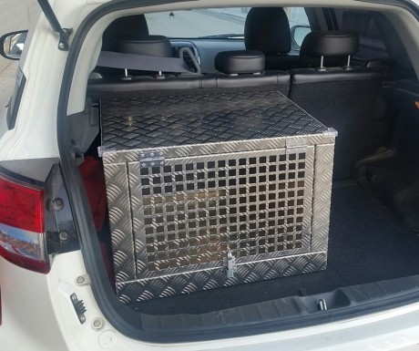 Transportin de aluminio muy ligero y de facil manejo, ideal para portar entre dos y tres perros tamaño 02
