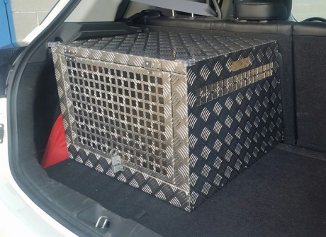 Transportin de aluminio muy ligero y de facil manejo, ideal para portar entre dos y tres perros tamaño 00