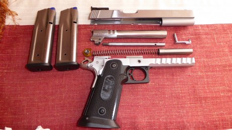 Buenas compañeros, un amigo del club me ha pedido que le venda esta pistola.

Se trata de una  SPS , de 11
